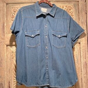 EUC J.Crew Classic-fit short-sleeve western chambray shirt /22/